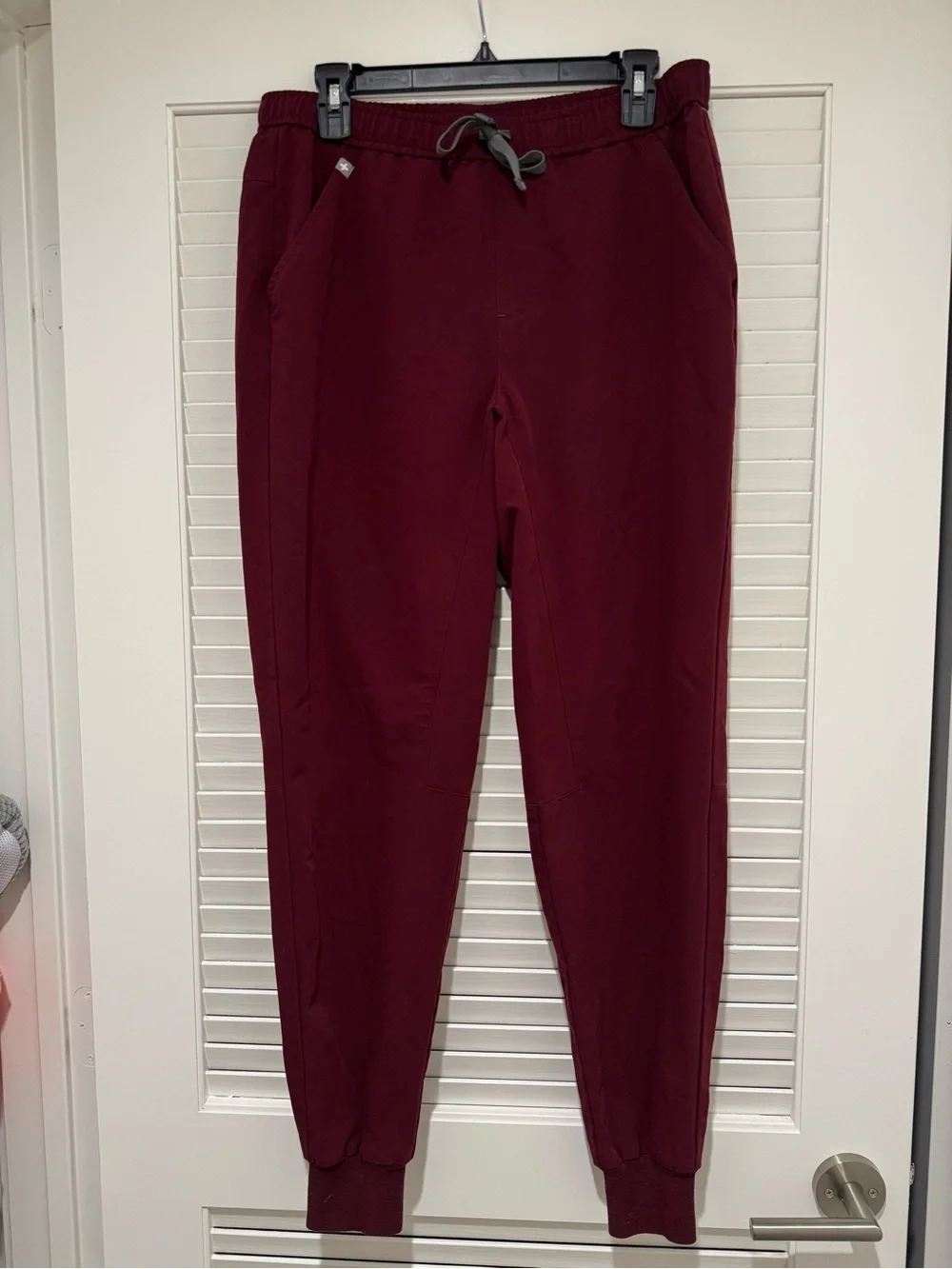 FIGS Tansen Jogger Scrub Pant Burgundy Size Medium
